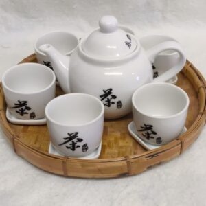 Boussac Brocante - Magnifique service à thé chinois blanc et noir avec six tasses et soucoupes et un plateau en rotin - Lot 11