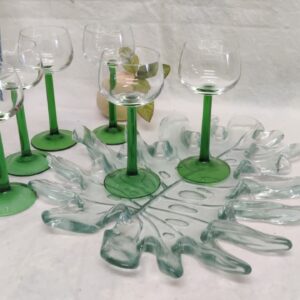 Boussac Brocante - Superbe verre à feuilles pour l'apéritif et six verres avec tiges vertes - Lot 19