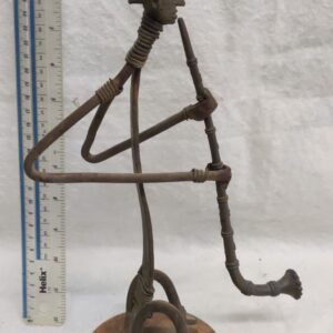 Boussac Brocante - Homme Art industriel sculpture fait à la main en métal de récupération avec instrument à vent- Lot 43